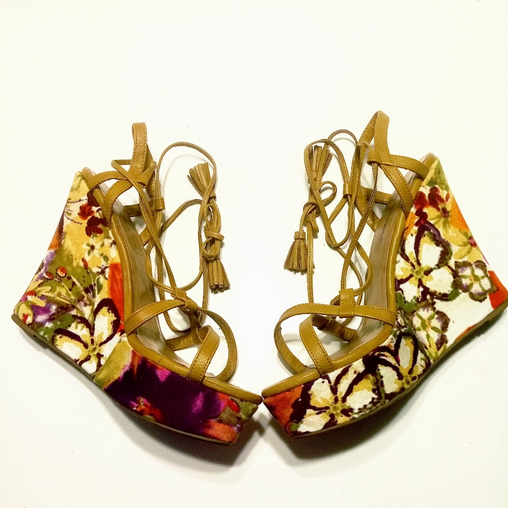 Cognac wedge heels with multicolor floral platform